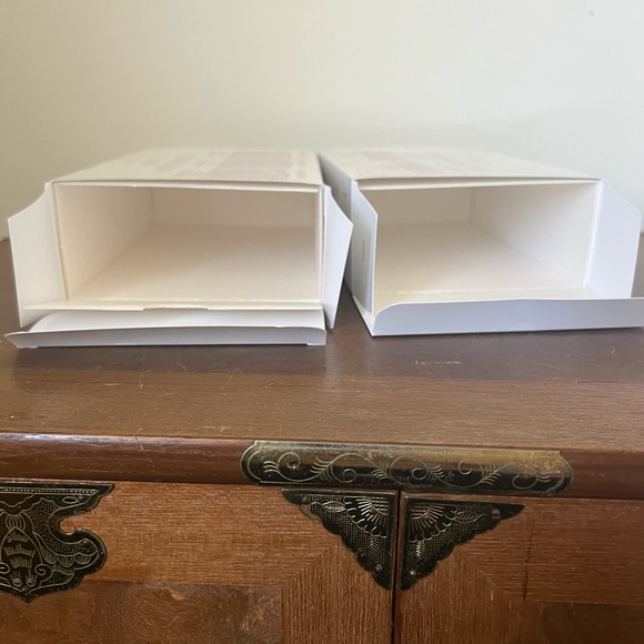 Chanel White and Red Box - Picture 5 of 8